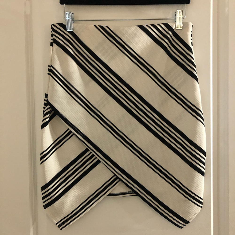 Mini skirt Charlotte Russe size lg black / white